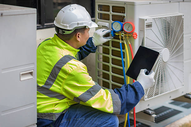 Professional Hvac technician working in Vaiden, MS